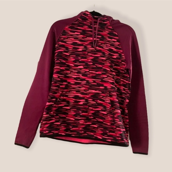 Nike Tops - Nike Thermafit Sweatshirt/Hoodie size small pink camo